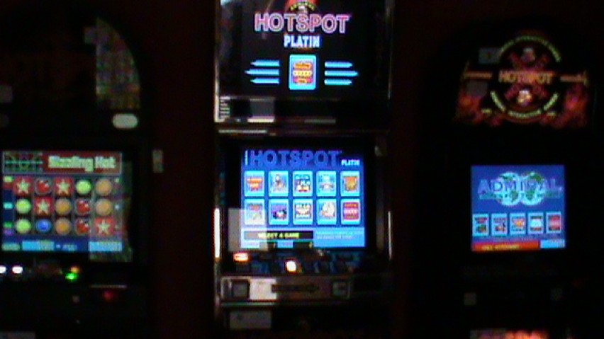 Policja zarekwirowała pięć automatów do gier hazardowych,...