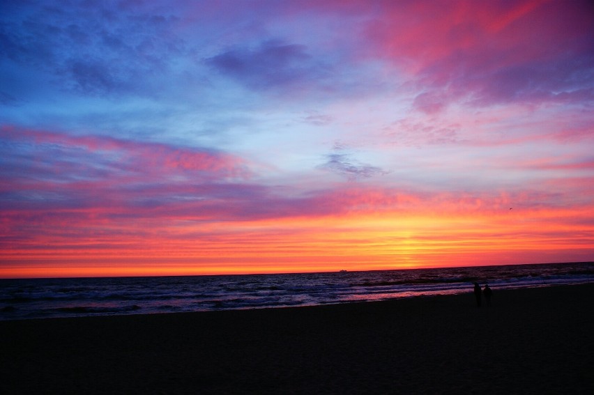 Foto powiat pucki: majowy wschód słońca nad plażą we...