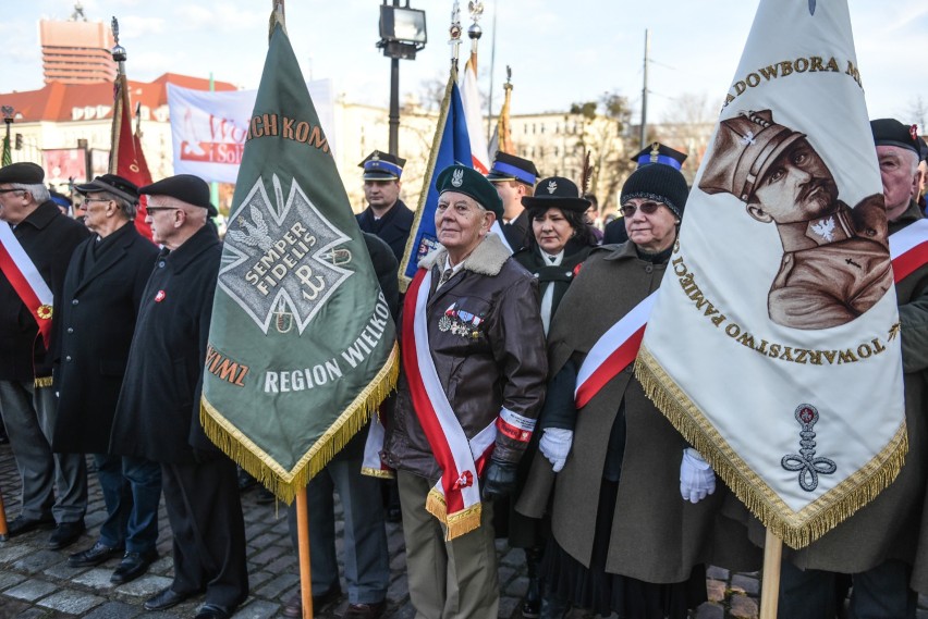 Uroczystości 99. rocznicy Powstania Wielkopolskiego odbyły się bez asysty wojska [ZDJĘCIA]