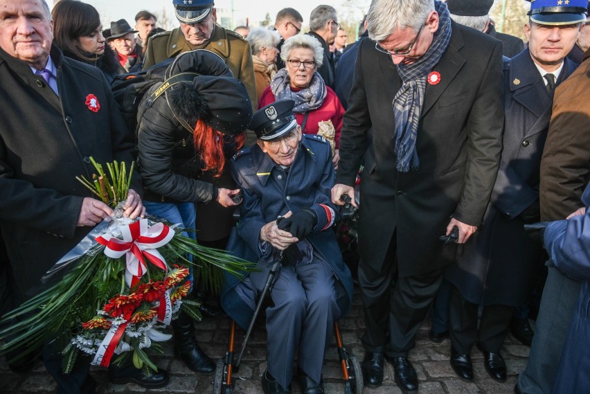 Uroczystości 99. rocznicy Powstania Wielkopolskiego odbyły się bez asysty wojska [ZDJĘCIA]