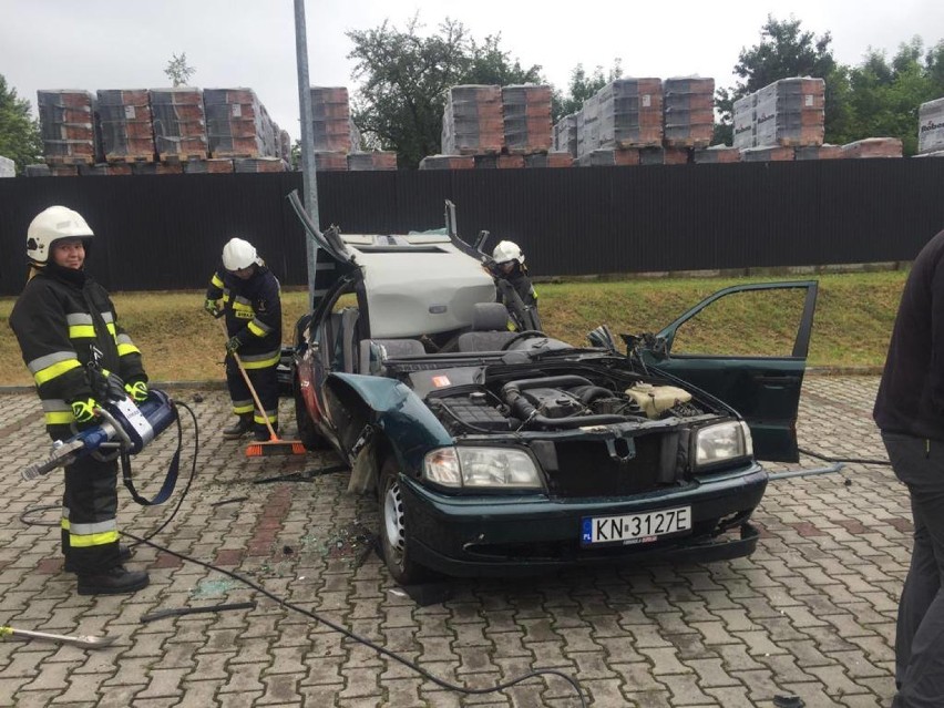 Strażacy z OSP Nowy Sącz Biegonice ćwiczyli, jak działać podczas wypadku