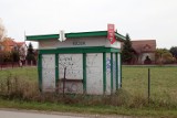 Kiedyś tętniły życiem, dzisiaj stoją opustoszałe. Kioski odchodzą do lamusa