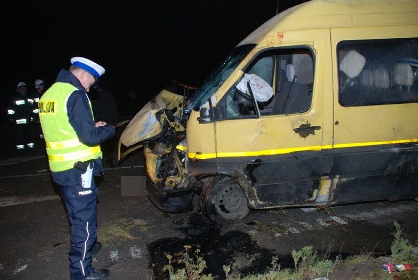 Gmina Cedry Wielkie: 44- letni kierowca zginął na miejsu! Uderzył volkswagenem w latarnię