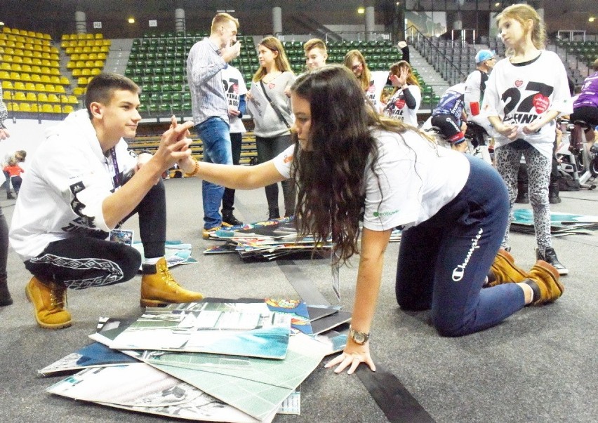 WOŚP 2019 Zielona Góra:  Zielonogórzanie rywalizowali z innymi miastami w układaniu wielkich puzzli na czas [ZDJĘCIA]