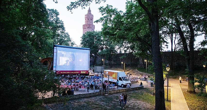 Rusza kino na leżakach w Stargardzie. Rozdają wejściówki na wieczorny film w parku Chrobrego