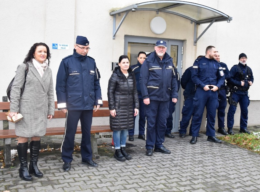 23 młodych policjantów ze szkoły policyjnej w Pile pilnowało...