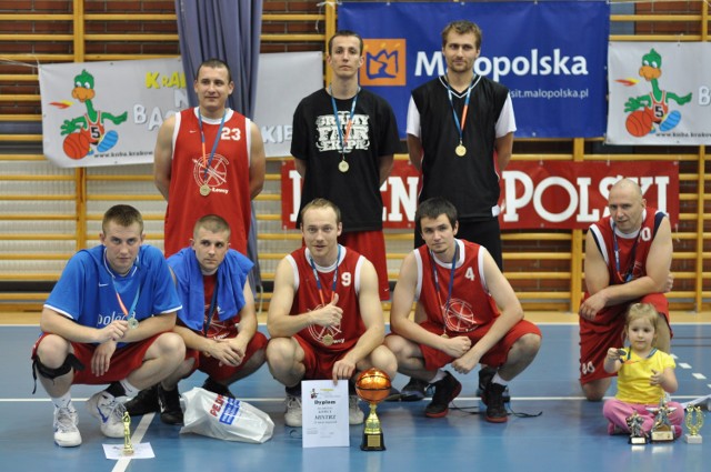 Łowcy zwyciężyli w XXIII edycji Ligi Krakowskiego Nurtu Basketu ...
