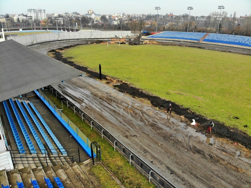 Zobacz jak wygląda remont stadionu żużlowego przy Alejach Zygmuntowskich (WIDEO, ZDJĘCIA)