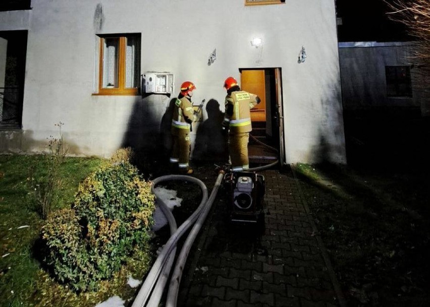 Dramat w Ostrowcu. Pożar w domu i śmierć mężczyzny
