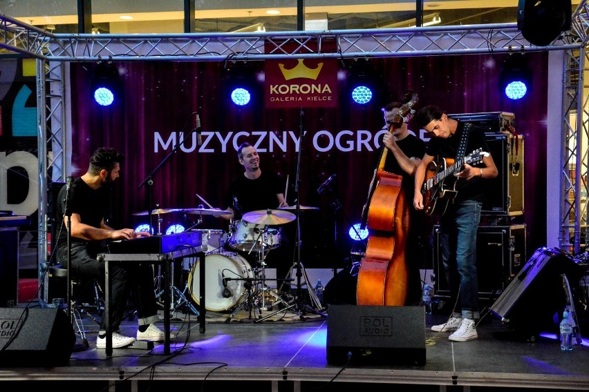 Boogie Boys w Kielcach. Znakomity koncert, tańce i zabawa pod kładką Galerii Korona