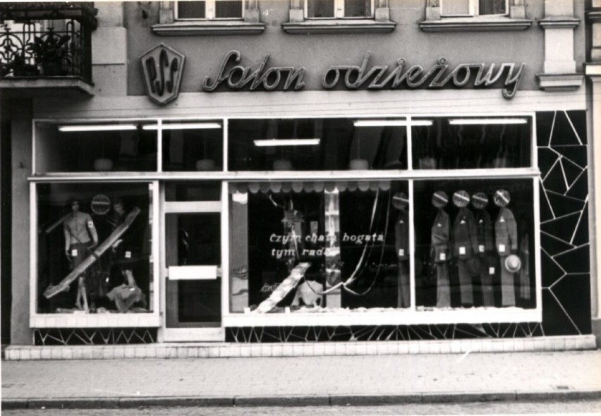 Salon odzieżowy Rynek w latach 70-tych