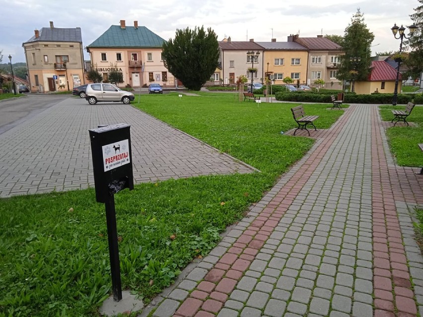 Na wniosek mieszkańców w Kańczudze postawiono dystrybutory z woreczkami na psie odchody oraz odnowiono ławki 