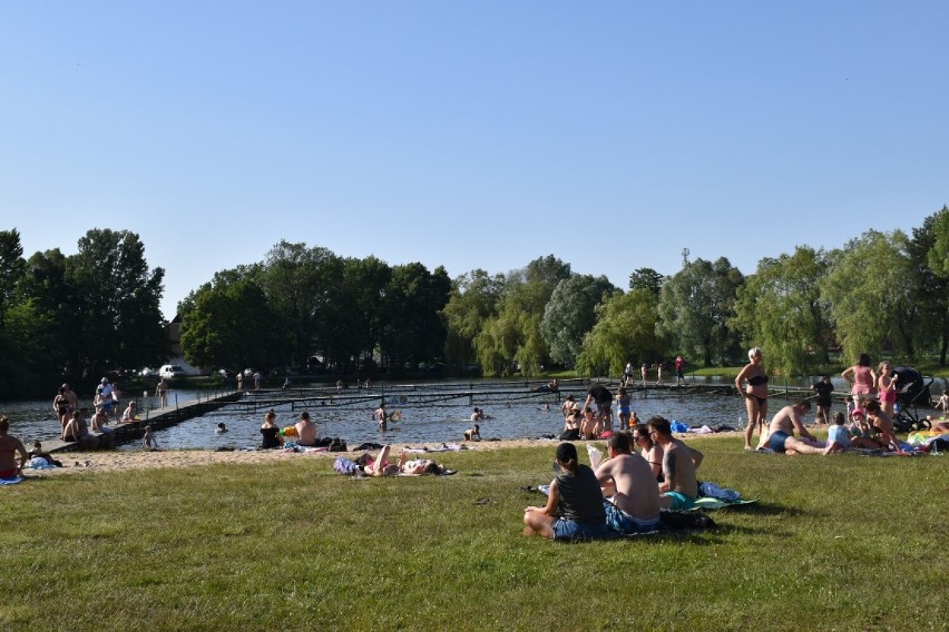 Plaża w Brzezinach była oblegana w upalną niedzielę. ZDJĘCIA