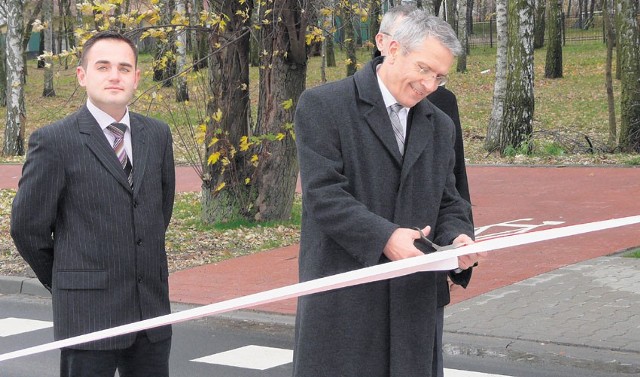 Prezydent Piotr Niedźwiecki przed wyborami otwierał m.in. nową drogę