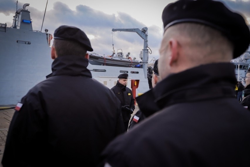 Jednostka pływająca Mewa w porcie Marynarki wojennej w Gdyni