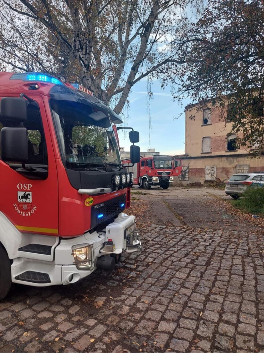 Akcja gaśnicza pustostanu przy ulicy Chrobrego w Jeleniej...