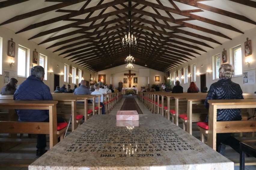 Parafia św. Jana Pawła II w Kaliszu. Uroczysty odpust i wmurowanie kamienia węgielnego pod budowę kościoła. ZDJĘCIA