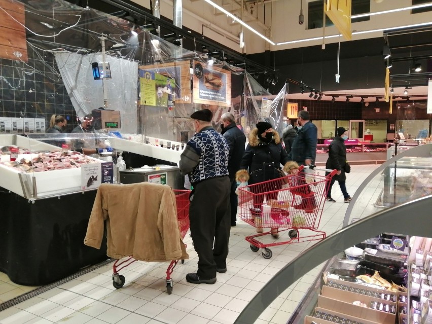 Takie obrazki to już historia - Carrefour ogłosił, że w tym...