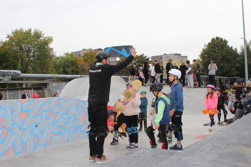 Nowy skatepark w Turku. Zawody w jeździe na deskorolce i pokazy mistrzów skateboardingu 