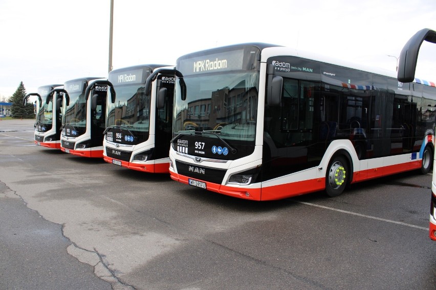 Kolejne nowoczesne autobusy wyjadą na ulice Radomia. Zobacz na zdjęciach, jak wyglądają nowe pojazdy