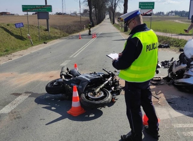 Wypadek z udziałem motocyklisty miał miejsce w Kościerzynie Wybudowaniu na drodze wojewódzkiej nr 214. Mężczyzna trafił do szpitala. Okoliczności wypadku ustala kościerska policja.