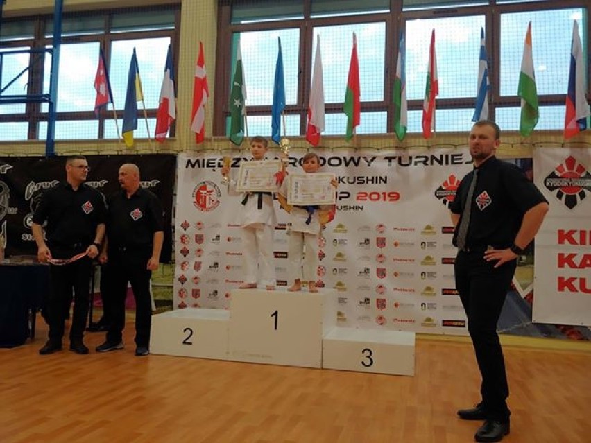8 medali, w tym 2 złote karateków z Tomaszowa Maz. i Rawy...