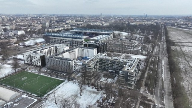 Przy Błoniach powstało osiedle budynków z pokojami hotelowymi i apartamentami.