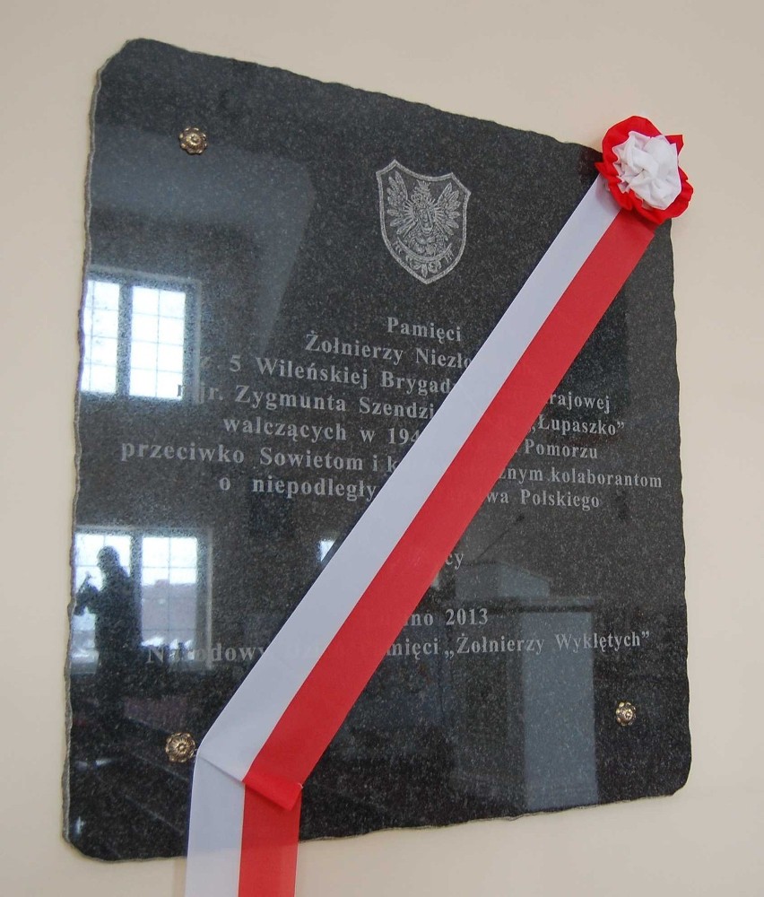 W Luzinie odsłonięto tablicę pamiątkową 5 Wileńskiej Brygady AK majora Szendzielarza