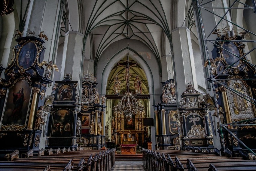 W kościele pw. św. Mikołaja w Gdańsku znaleziono fragmenty welonu oraz dziecięcych bucików. Były ukryte pod posadzką