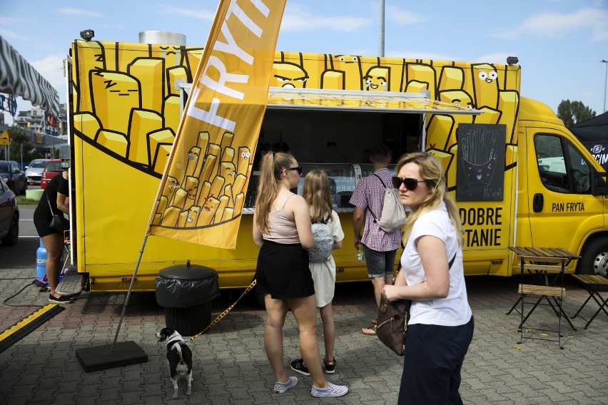 Wielki zlot food trucków w krakowskich Czyżynach. Smakowity wybór dla mieszkańców [ZDJĘCIA]