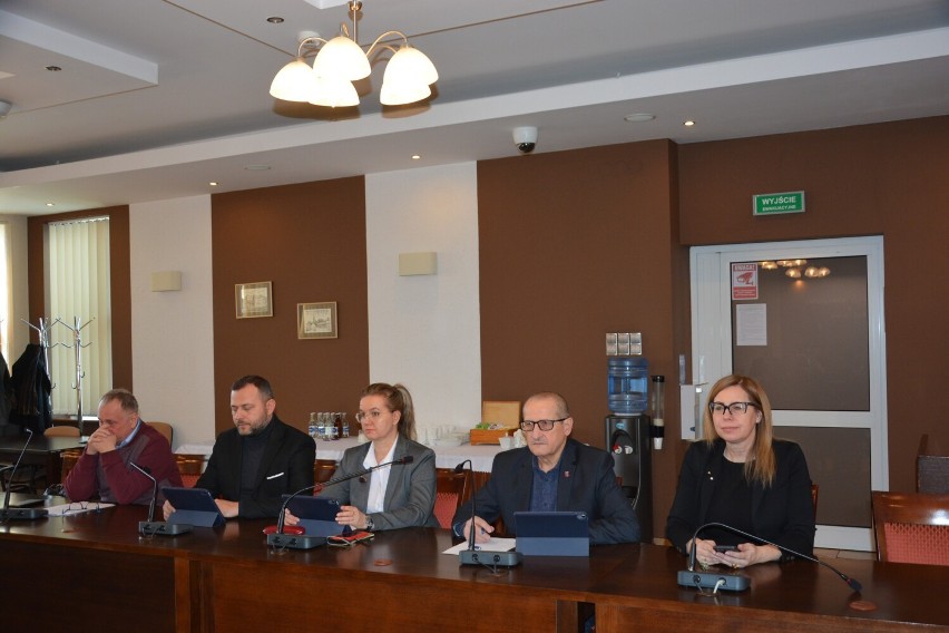 Na komisji zdrowia w Radomsku o „Rehabilitacja 25 plus” i zmianach w szpitalu. ZDJĘCIA