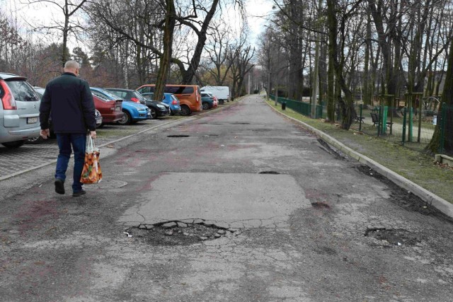 Drogowcy ruszyli do łatania dziur