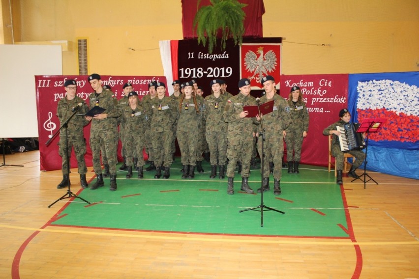 Konkurs piosenki żołnierskiej w Powiatowym Centrum Edukacji [ZDJĘCIA]