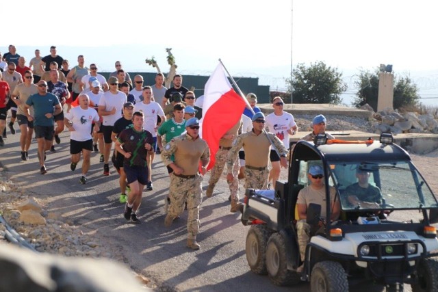 Nasi żołnierze w Libanie pobiegli dla Niepodległej