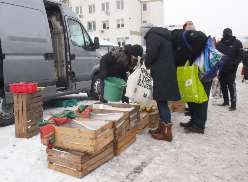 W sobotnie mroźne przedpołudnie targowisko Korej odwiedziło...