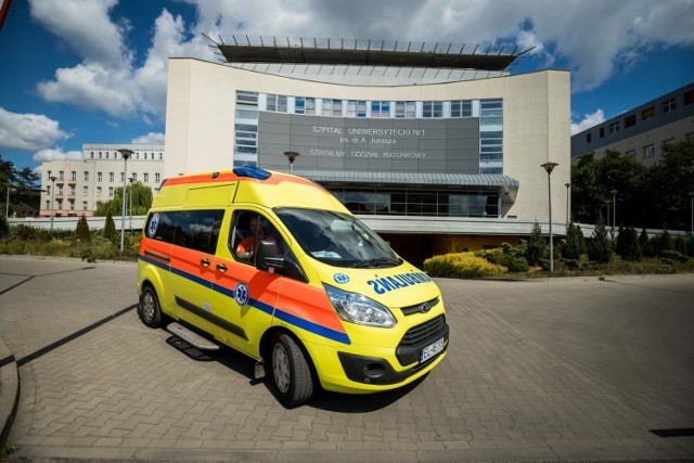 Pielęgniarki ze szpitala Jurasza w Bydgoszczy mówią o psychicznym i fizycznym wyczerpaniu pracą. Szpital prowadzi ciągłą rekrutację dla personelu medycznego, ale pielęgniarek brakuje w całym kraju.