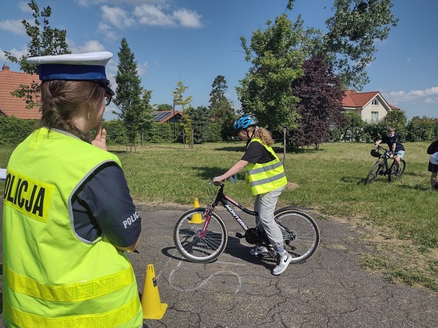 Do egzaminu na kartę rowerową przystąpili uczniowie klas czwartych z SP 4 w Kwidzynie