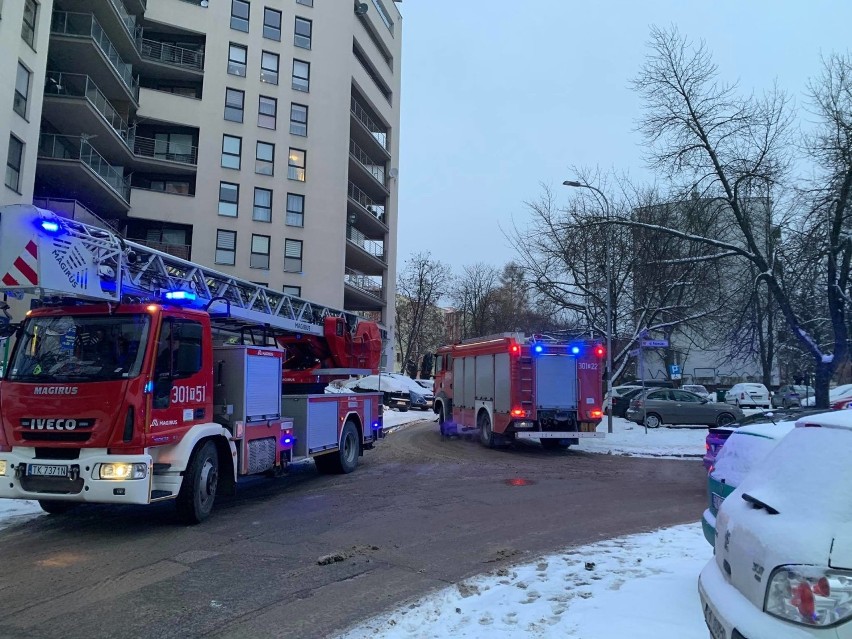 Wielka akcja służb ratunkowych w centrum Kielc. Co się stało? [ZDJĘCIA]