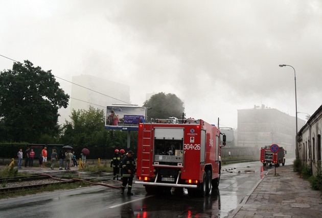 Pożar zajezdni Dąbrowskiego w Łodzi