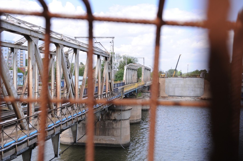 Nowy most kolejowy przez Martwą Wisłę. Pociągów do portu 6 razy więcej niż teraz [ZDJĘCIA]