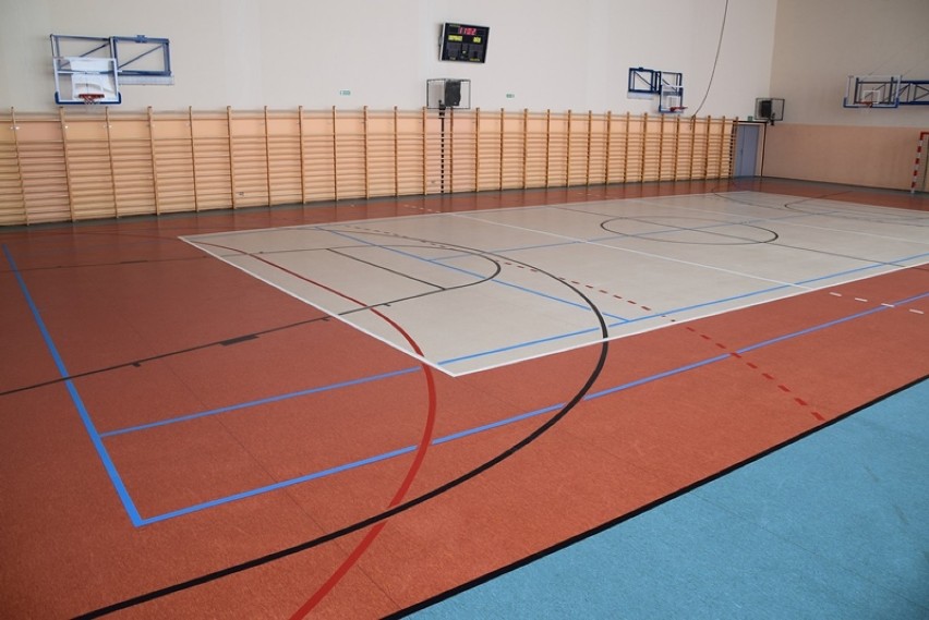 Odnowiono sale gimnastyczne w szkołach gminy Zduńska Wola