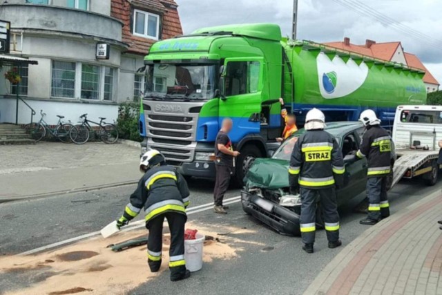 Wczoraj o godz. 12.15 w miejscowości Osie doszło do zdarzenia drogowego z udziałem samochodu osobowego opel astra oraz ciężarowej scanii.