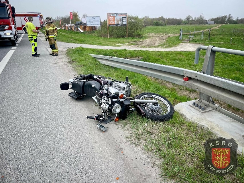 Wypadek na DK 94 koło Bochni. W Łazach zderzyły się dwa motocykle. Są ranni i duże utrudnienia w ruchu 