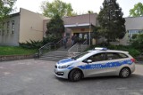 Matury 2019 w Piotrkowie: policja pod wszystkimi szkołami, w nocy przyszły kolejne e-maile ostrzegające o ładunkach wybuchowych