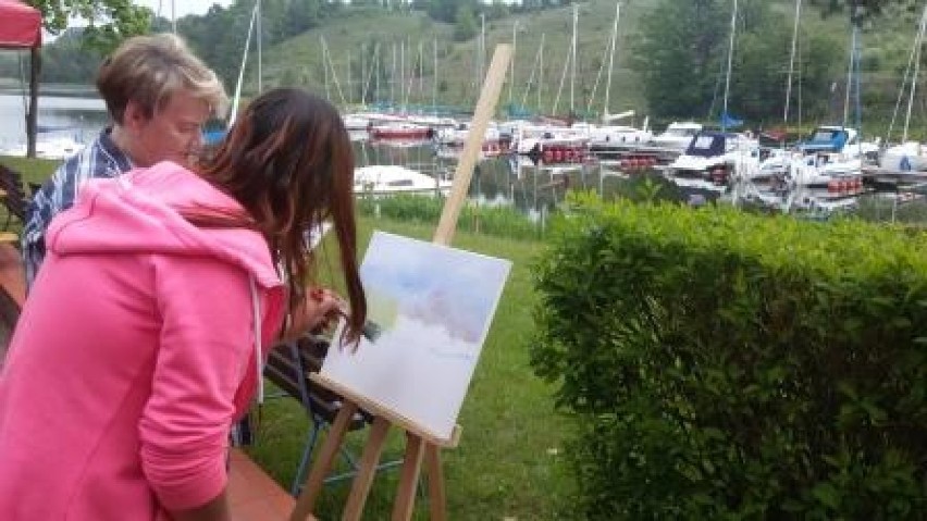 Plener malarski z artystami stowarzyszenia „Wło-Art” w Marinie Zarzeczewo