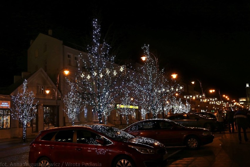 Świąteczne iluminacje Białystok 2018. Zobaczcie oświetlone przedświątecznie miasto [ZDJĘCIA]