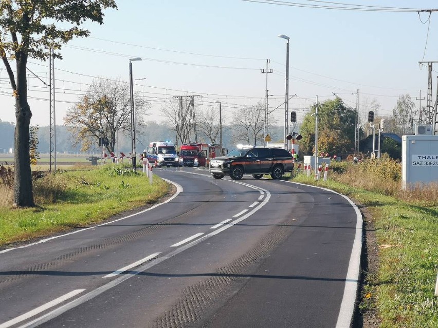 Tragedia w Wojnowicach! Samochód zderzył się z pociągiem [ZDJĘCIA]