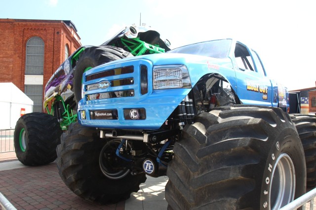 Monster trucki w Manufakturze