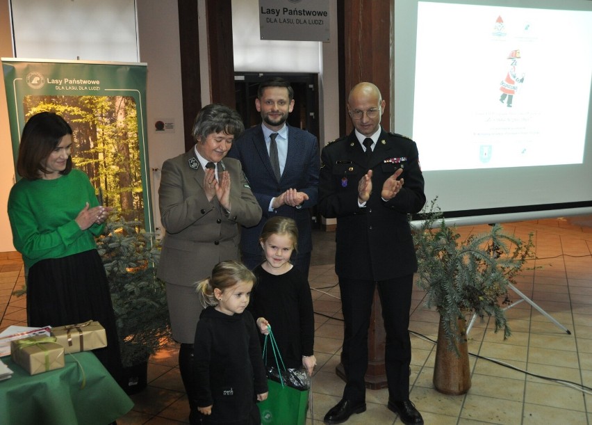 Uroczystość wręczenia nagród laureatom VII Przeglądu Twórczości Dziecięcej "Ze sztuką bezpieczniej"