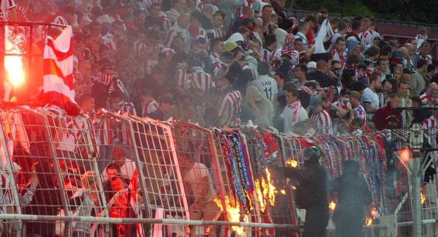 Derby Krakowa. Racowiska i oprawy na trybunach podczas meczów Wisły i Cracovii [ZDJĘCIA]